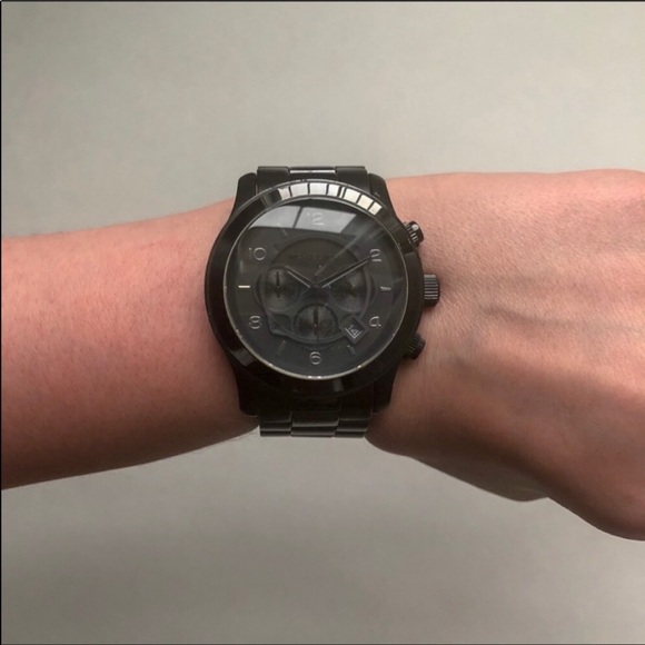 Michael Kors Oversized Watch - Picture 3 of 7